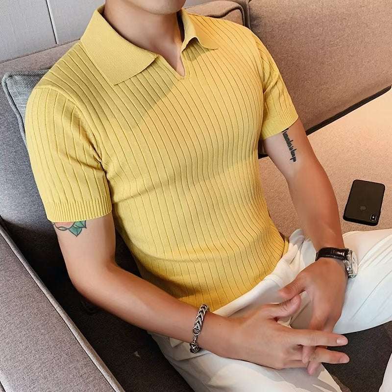 A versatile and popular five-sleeved knitted POLO shirt