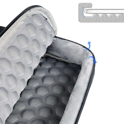 Portable computer carrying case